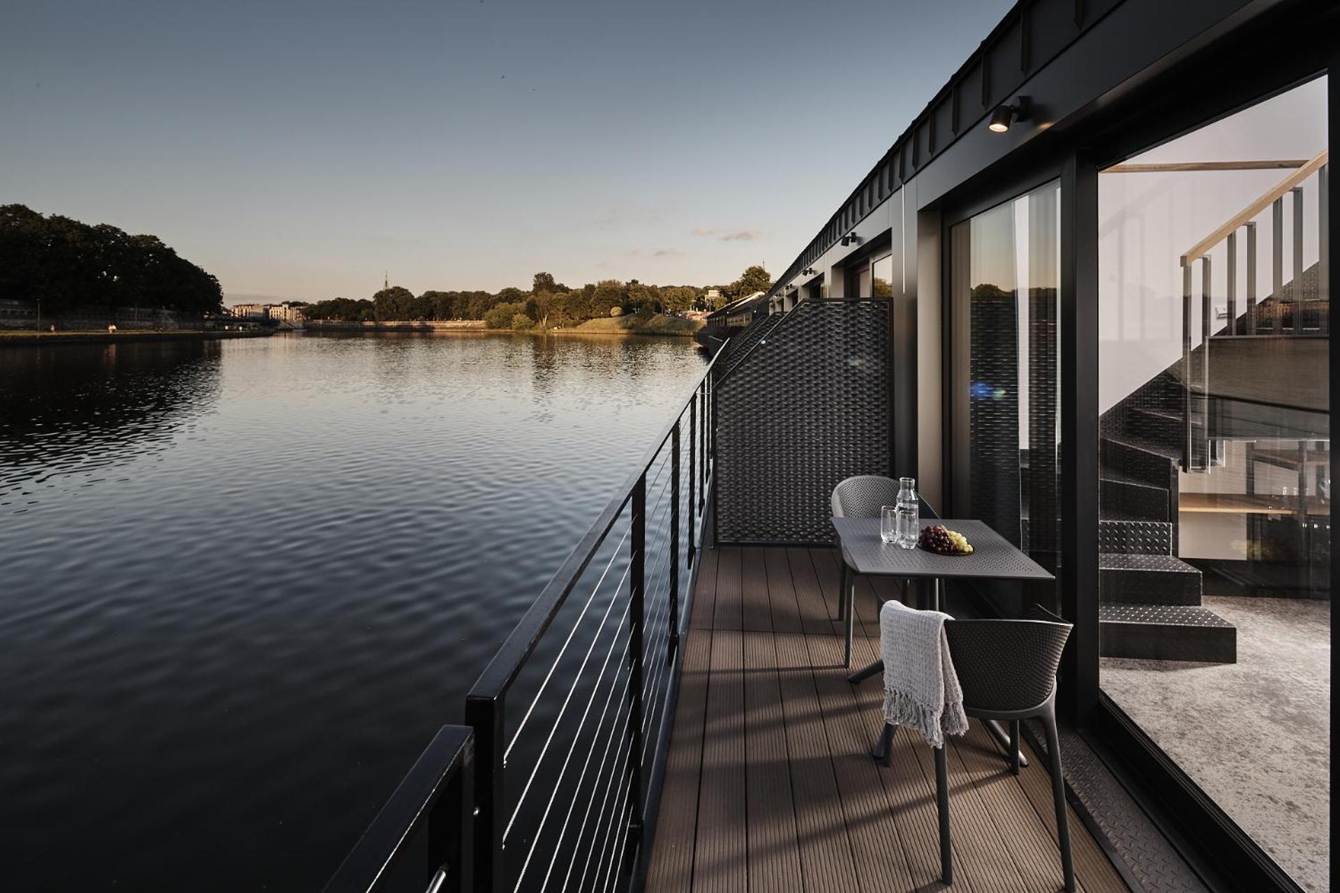 New Port - Premium Floating Aparthotel Krakow Dış mekan fotoğraf